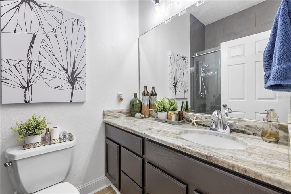 Activo con contrato: $587,000 (4 camas, 3 baños, 2390 Pies cuadrados)