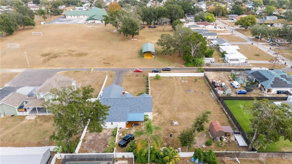 Activo con contrato: $587,000 (4 camas, 3 baños, 2390 Pies cuadrados)