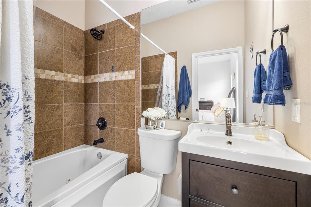 Activo con contrato: $587,000 (4 camas, 3 baños, 2390 Pies cuadrados)