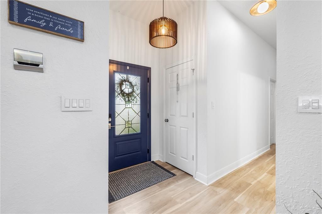 Activo con contrato: $587,000 (4 camas, 3 baños, 2390 Pies cuadrados)