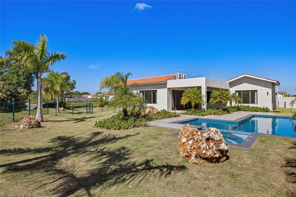 For Sale: $2,700,000 (4 beds, 4 baths, 3206 Square Feet)