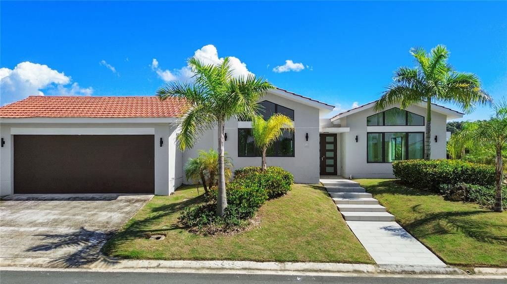 For Sale: $2,700,000 (4 beds, 4 baths, 3206 Square Feet)