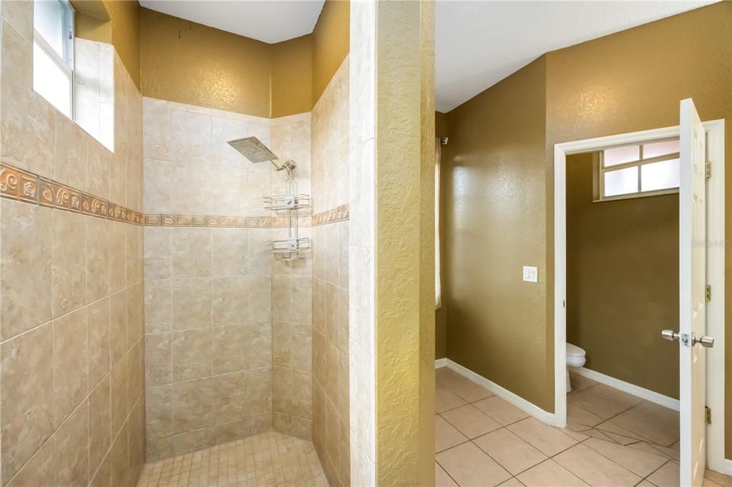 For Sale: $359,900 (3 beds, 2 baths, 1927 Square Feet)