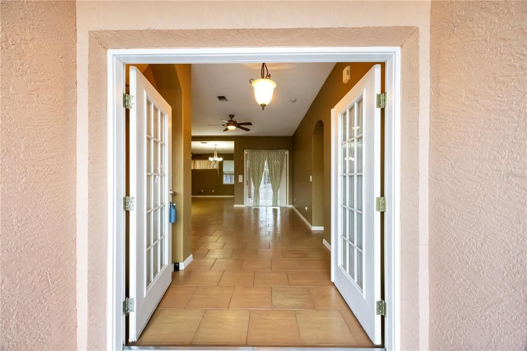 For Sale: $359,900 (3 beds, 2 baths, 1927 Square Feet)