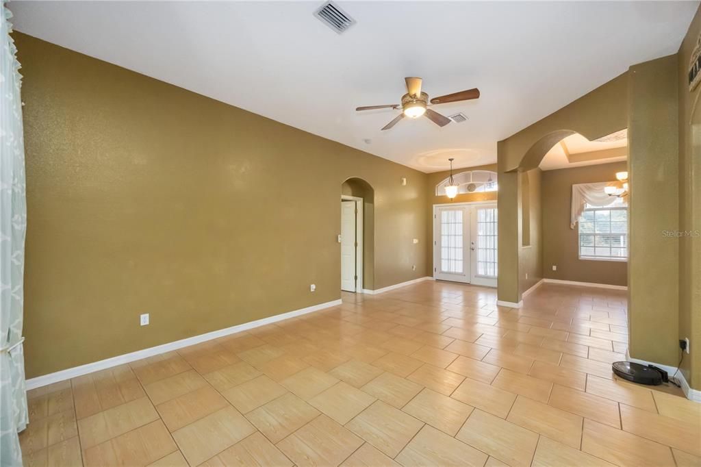 For Sale: $359,900 (3 beds, 2 baths, 1927 Square Feet)