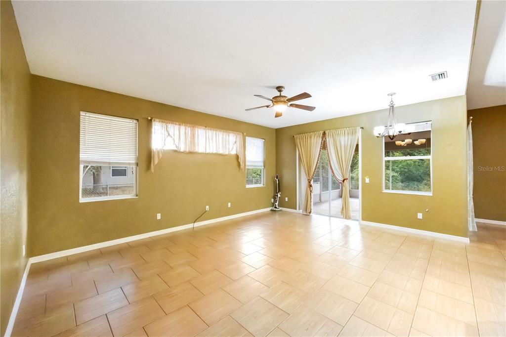 For Sale: $359,900 (3 beds, 2 baths, 1927 Square Feet)
