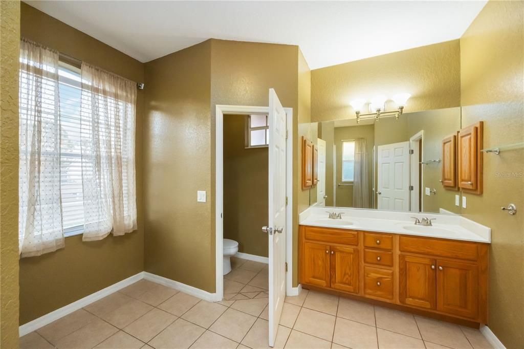 For Sale: $359,900 (3 beds, 2 baths, 1927 Square Feet)