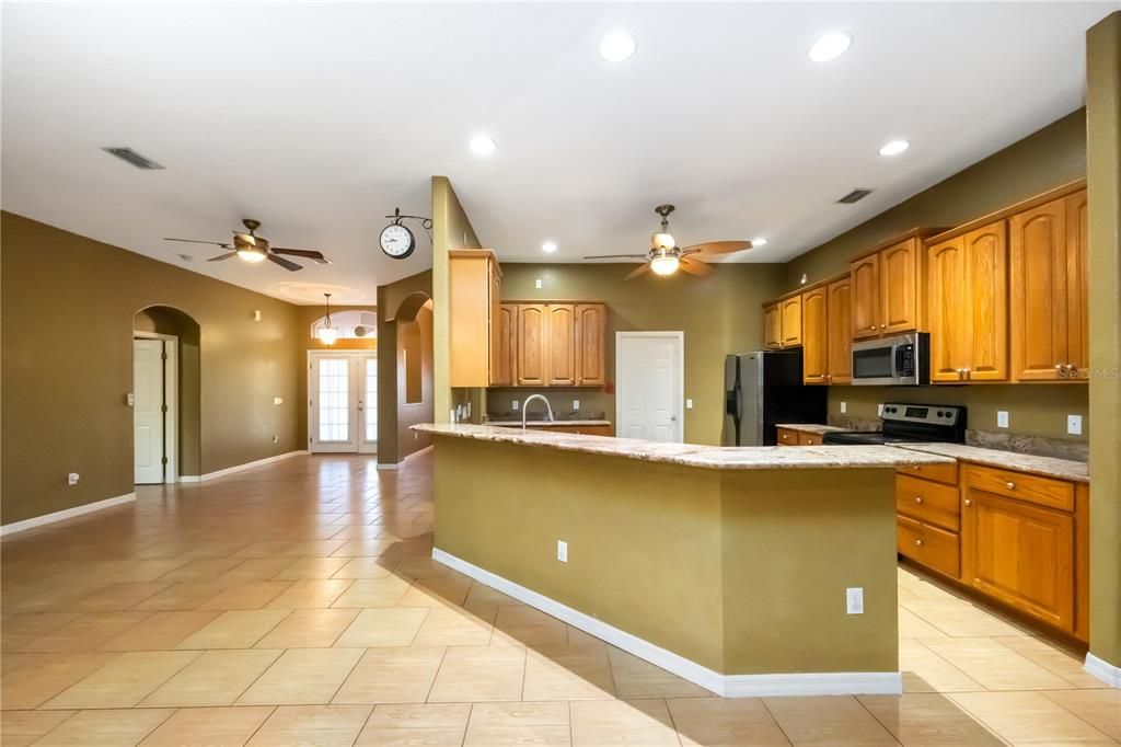 For Sale: $359,900 (3 beds, 2 baths, 1927 Square Feet)