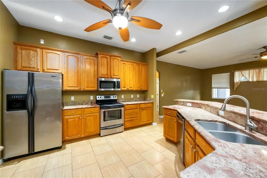 For Sale: $359,900 (3 beds, 2 baths, 1927 Square Feet)