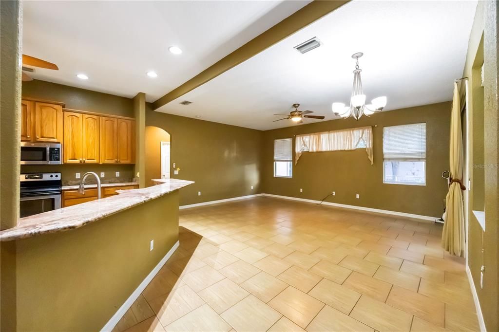 For Sale: $359,900 (3 beds, 2 baths, 1927 Square Feet)