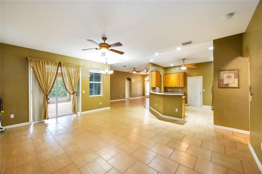 For Sale: $359,900 (3 beds, 2 baths, 1927 Square Feet)