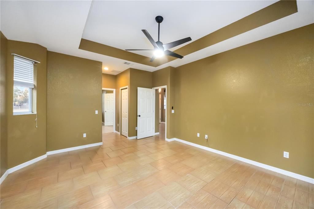 For Sale: $359,900 (3 beds, 2 baths, 1927 Square Feet)