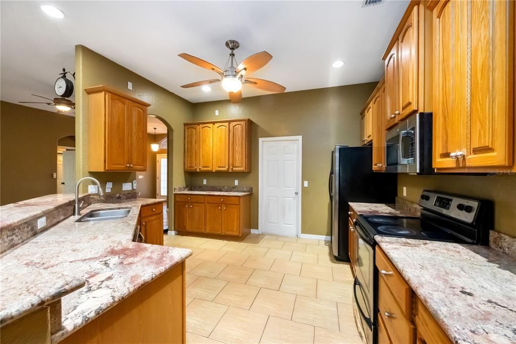 For Sale: $359,900 (3 beds, 2 baths, 1927 Square Feet)