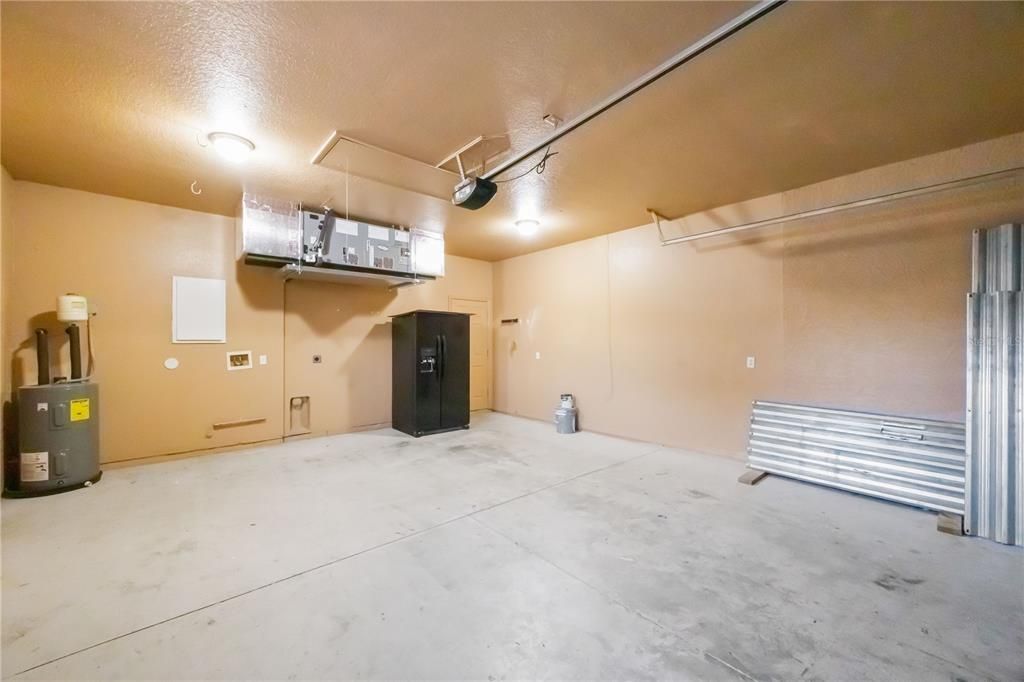 For Sale: $359,900 (3 beds, 2 baths, 1927 Square Feet)