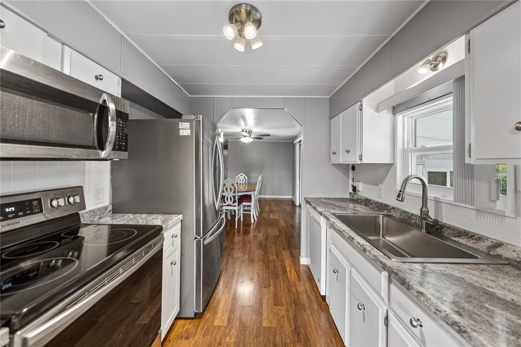 待售: $179,900 (3 贝兹, 2 浴室, 1464 平方英尺)