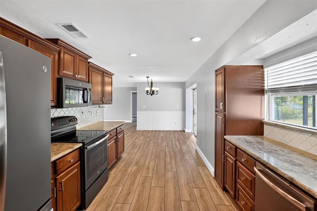 待售: $271,900 (2 贝兹, 2 浴室, 1200 平方英尺)