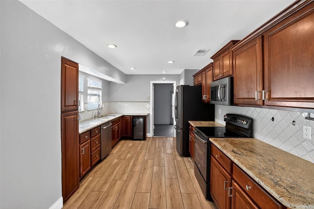 待售: $271,900 (2 贝兹, 2 浴室, 1200 平方英尺)