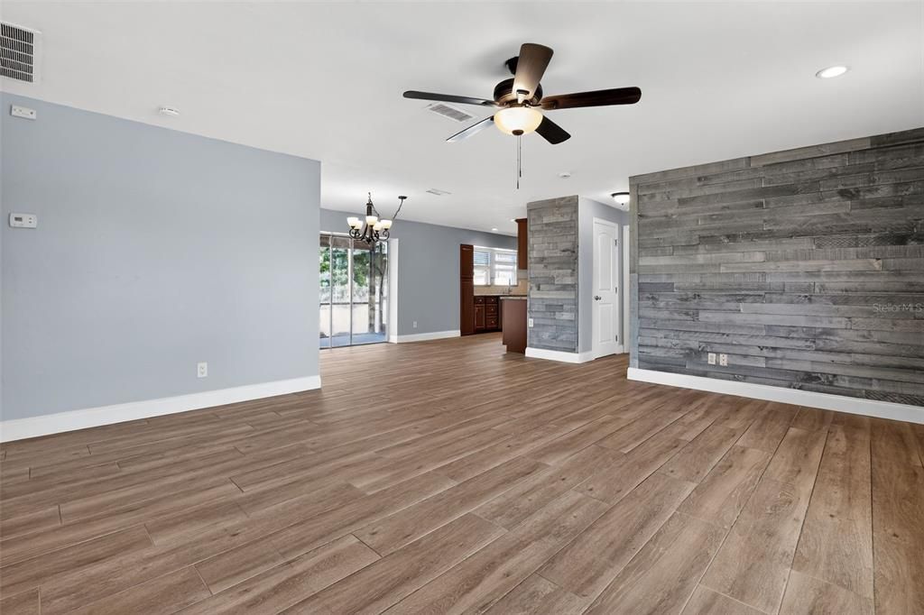 待售: $271,900 (2 贝兹, 2 浴室, 1200 平方英尺)