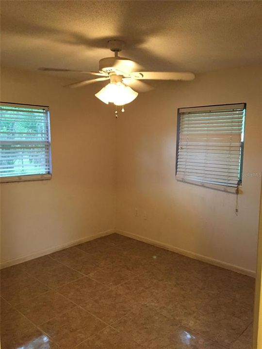 出租: $1,395 (3 贝兹, 1 浴室, 1303 平方英尺)