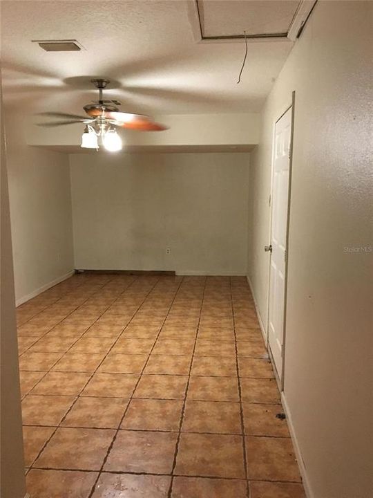 出租: $1,395 (3 贝兹, 1 浴室, 1303 平方英尺)