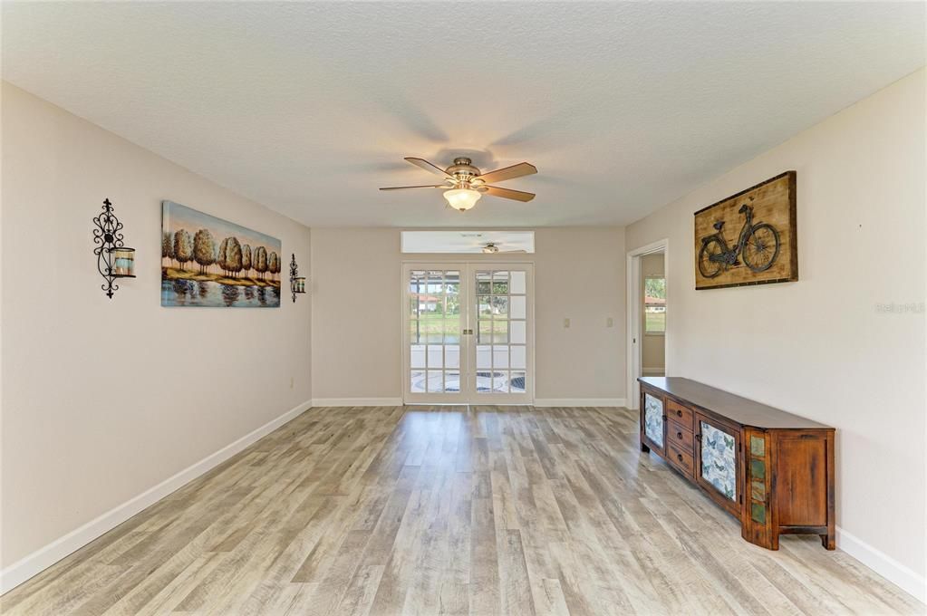 For Sale: $324,000 (2 beds, 2 baths, 1230 Square Feet)