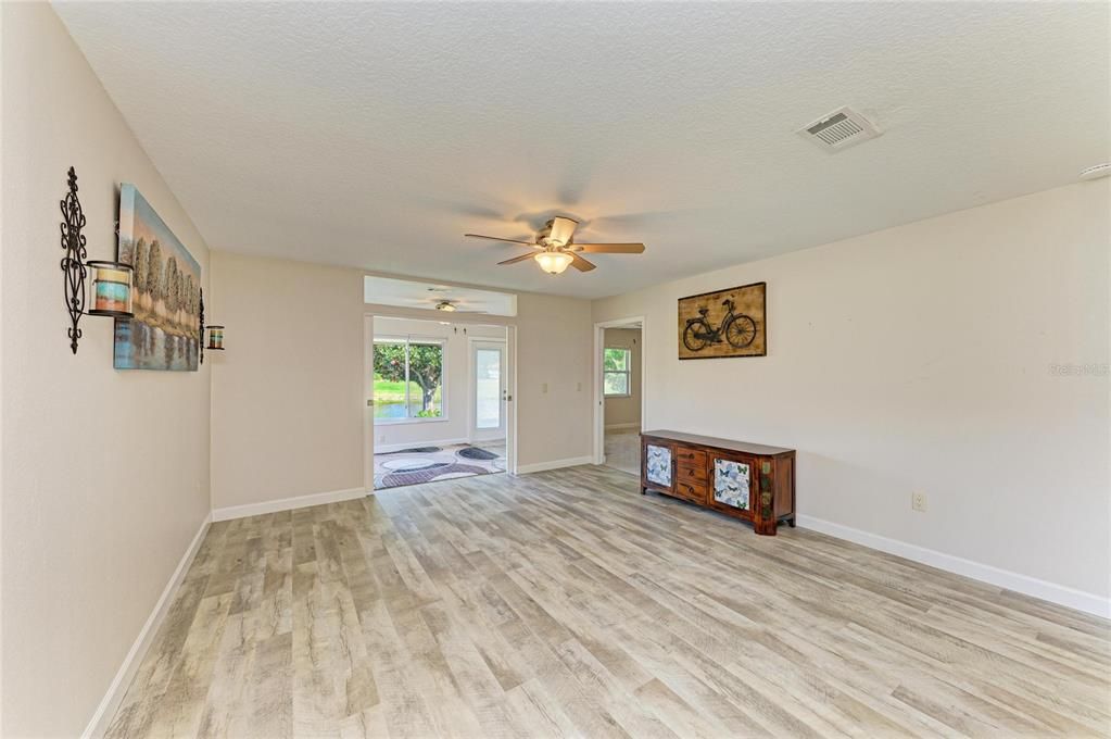 For Sale: $324,000 (2 beds, 2 baths, 1230 Square Feet)