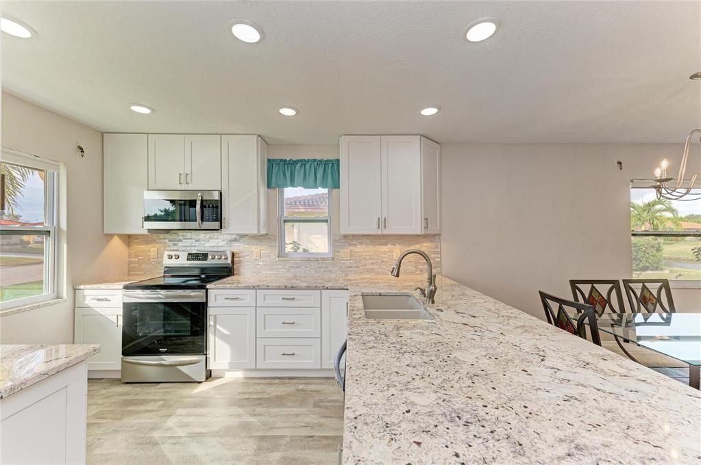 For Sale: $324,000 (2 beds, 2 baths, 1230 Square Feet)