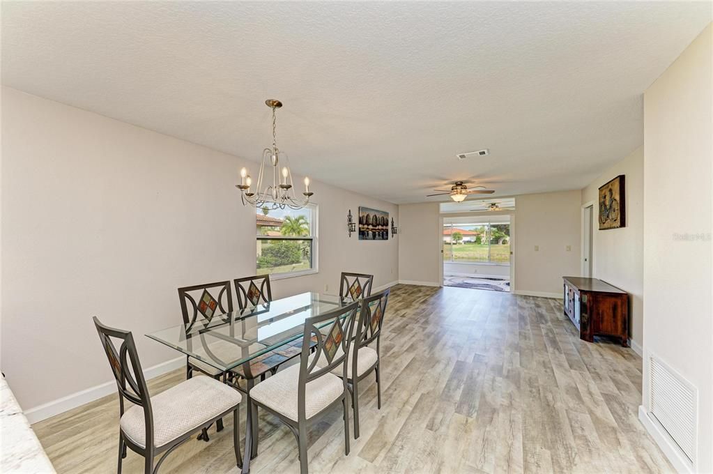 For Sale: $324,000 (2 beds, 2 baths, 1230 Square Feet)