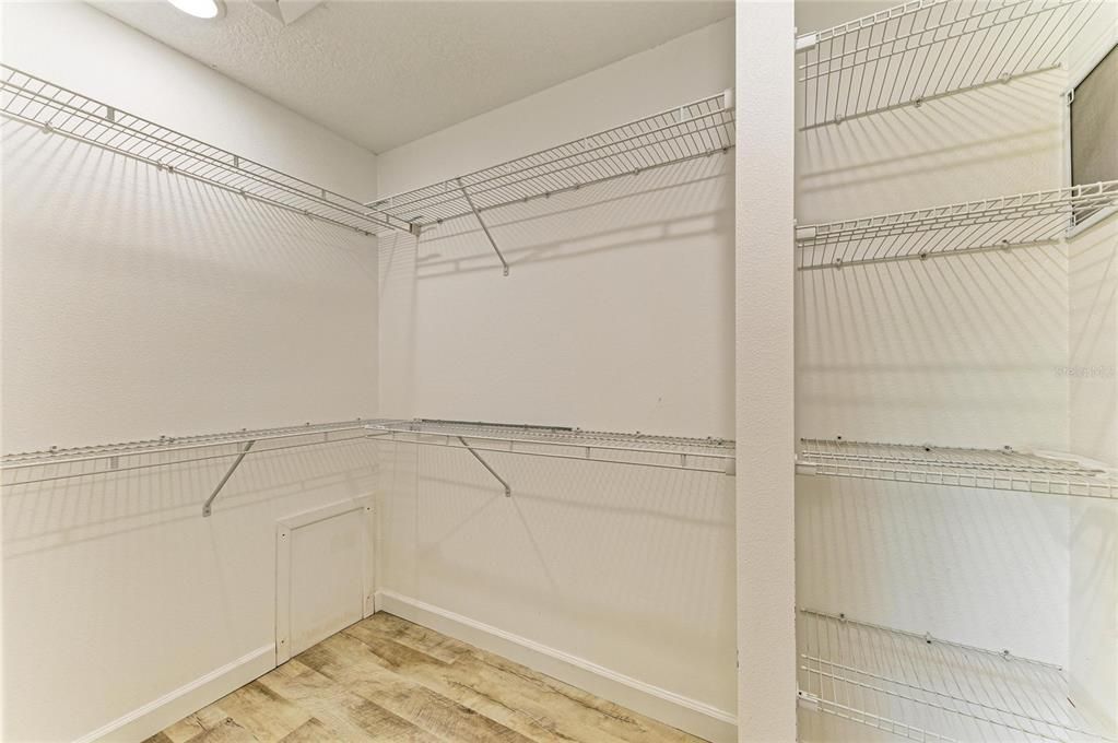 For Sale: $324,000 (2 beds, 2 baths, 1230 Square Feet)