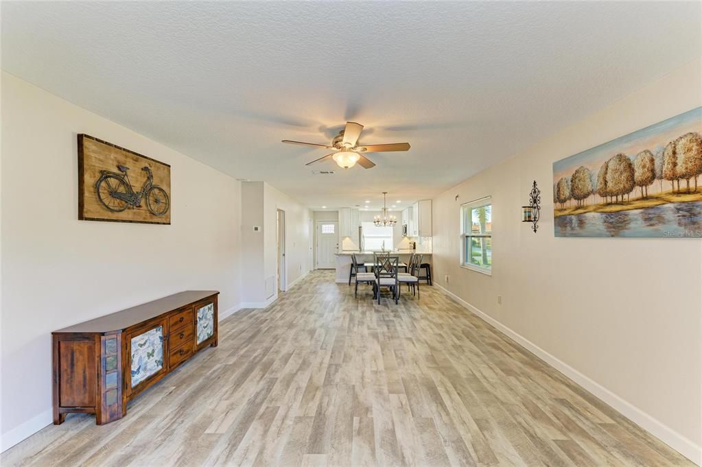For Sale: $324,000 (2 beds, 2 baths, 1230 Square Feet)