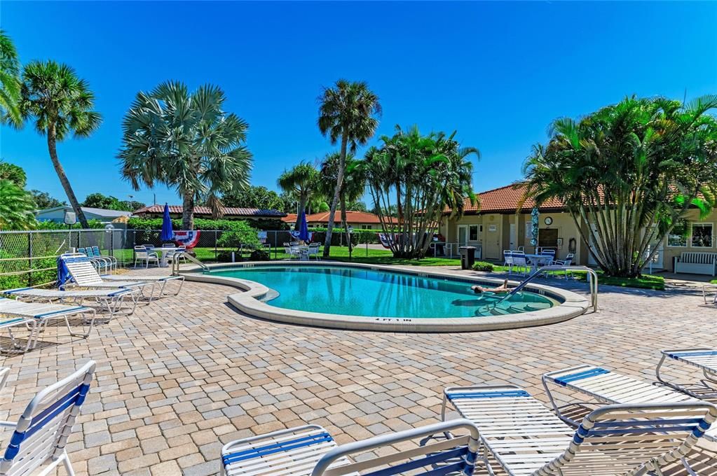 For Sale: $324,000 (2 beds, 2 baths, 1230 Square Feet)