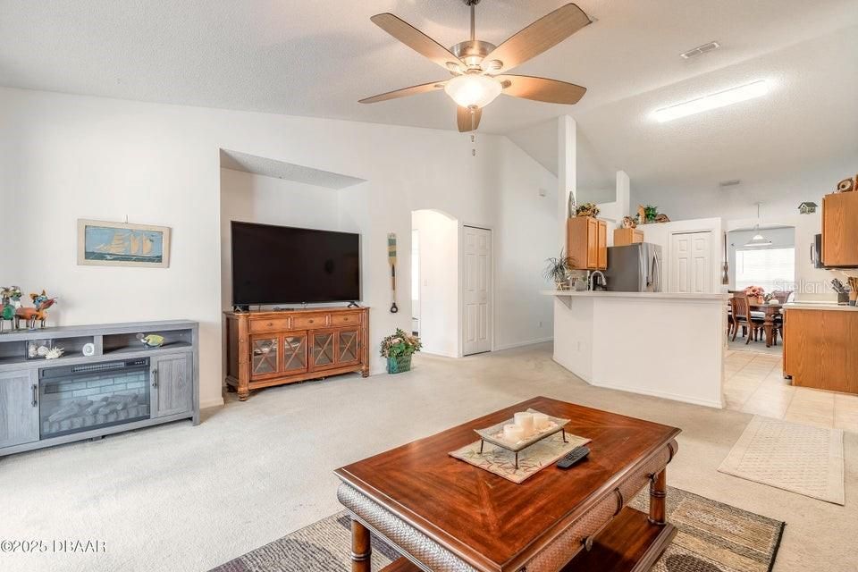 For Sale: $312,000 (3 beds, 2 baths, 1621 Square Feet)