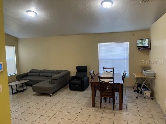 待售: $280,000 (3 贝兹, 2 浴室, 1232 平方英尺)