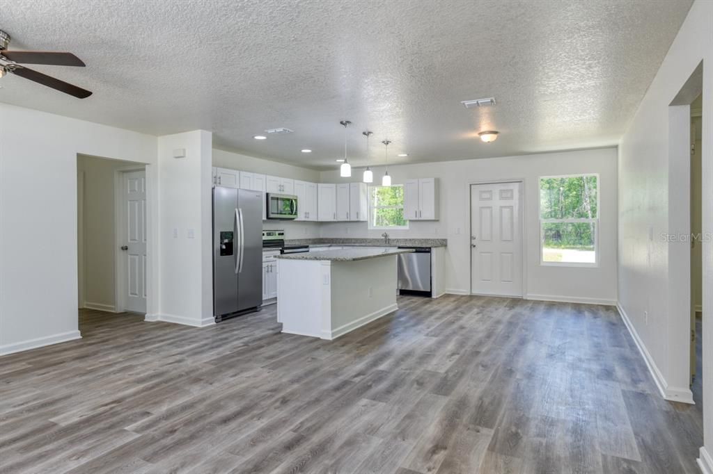 For Sale: $359,000 (4 beds, 2 baths, 1651 Square Feet)