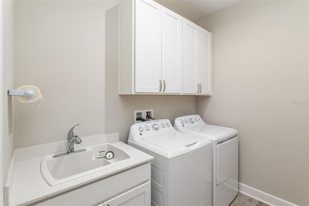 待售: $475,000 (4 贝兹, 2 浴室, 1916 平方英尺)