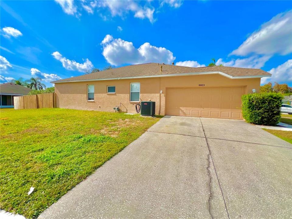 For Rent: $2,250 (4 beds, 2 baths, 1828 Square Feet)