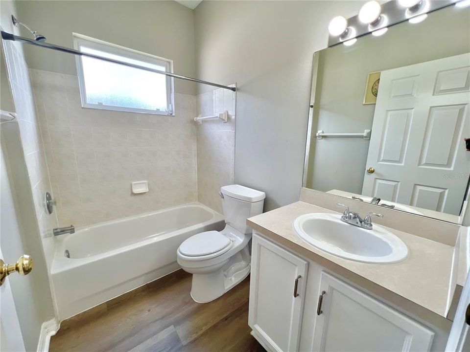 For Rent: $2,250 (4 beds, 2 baths, 1828 Square Feet)