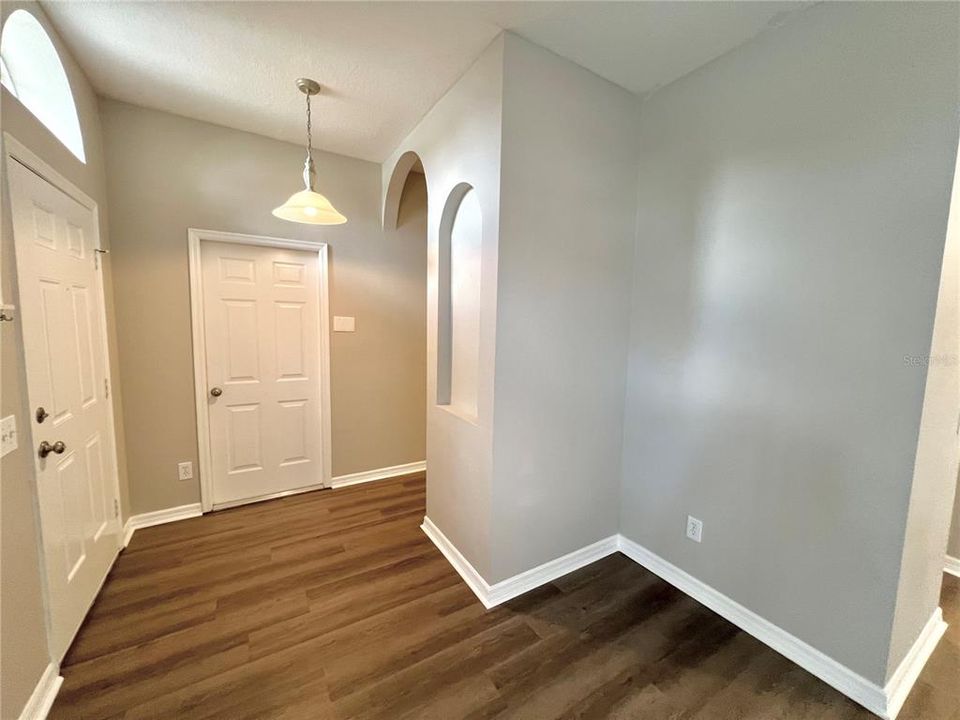 For Rent: $2,250 (4 beds, 2 baths, 1828 Square Feet)