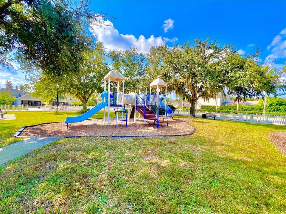 For Rent: $2,250 (4 beds, 2 baths, 1828 Square Feet)