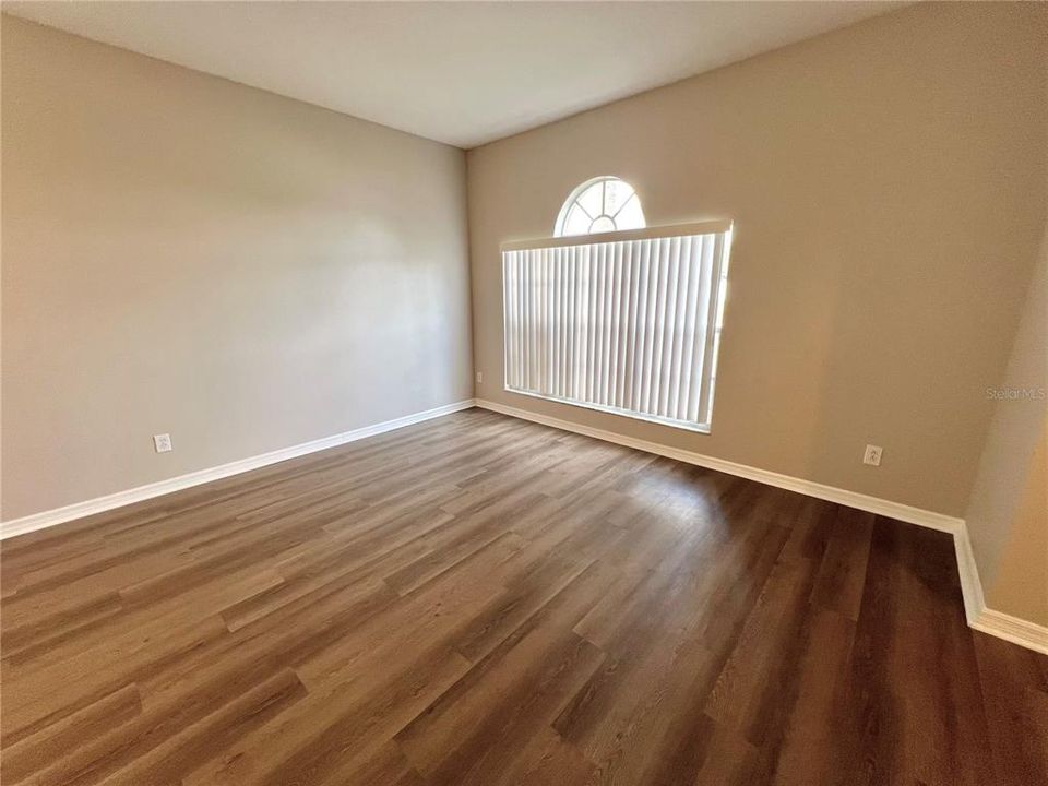 For Rent: $2,250 (4 beds, 2 baths, 1828 Square Feet)