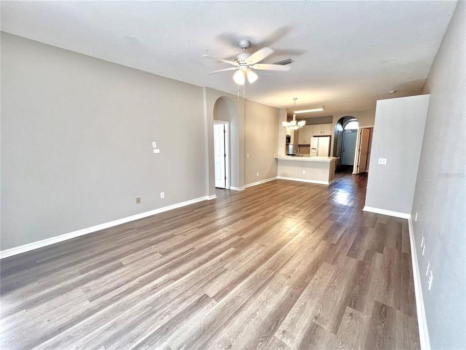 For Rent: $2,250 (4 beds, 2 baths, 1828 Square Feet)