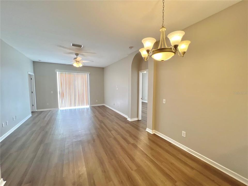 For Rent: $2,250 (4 beds, 2 baths, 1828 Square Feet)