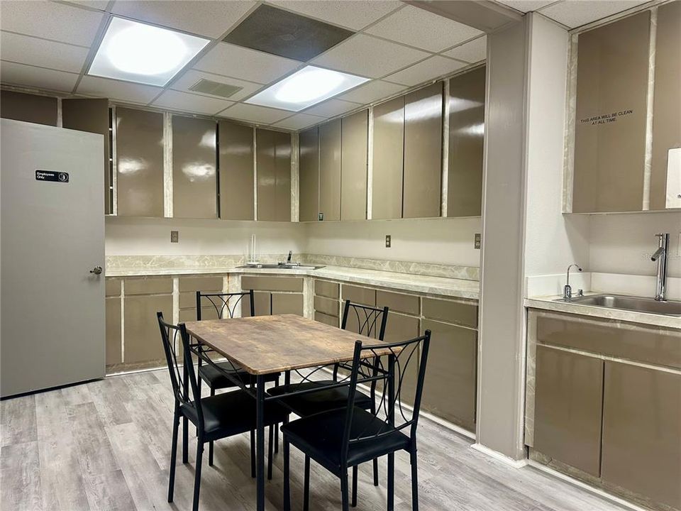 На продажу: $1,210,000 (0 спален, 0 ванн, 4840 Квадратных фут)