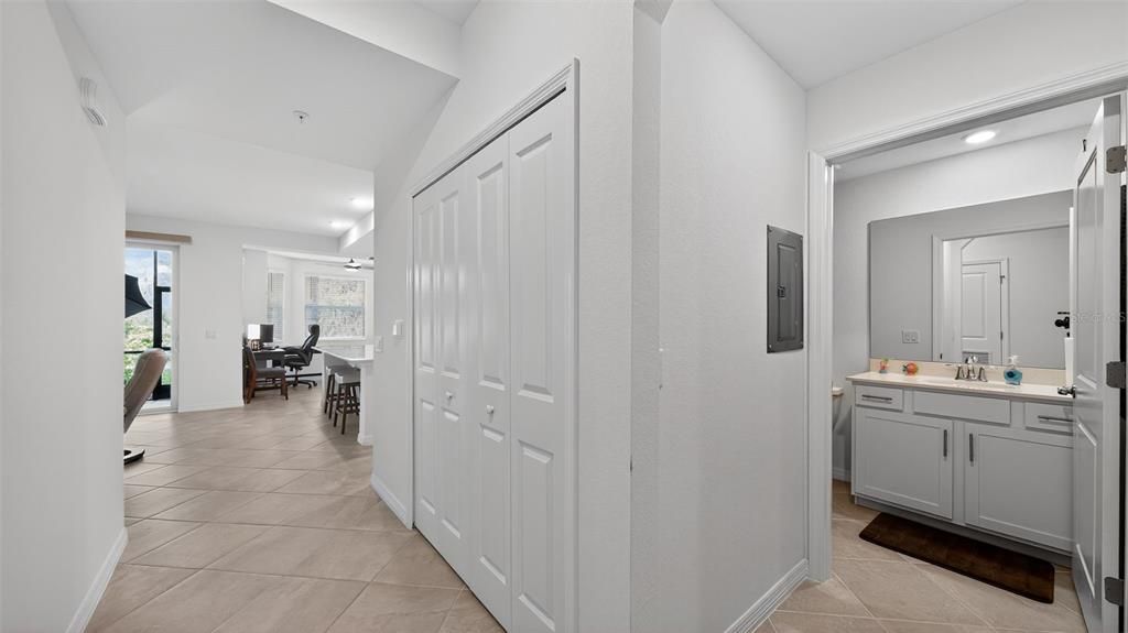 На продажу: $199,000 (2 спален, 2 ванн, 1157 Квадратных фут)