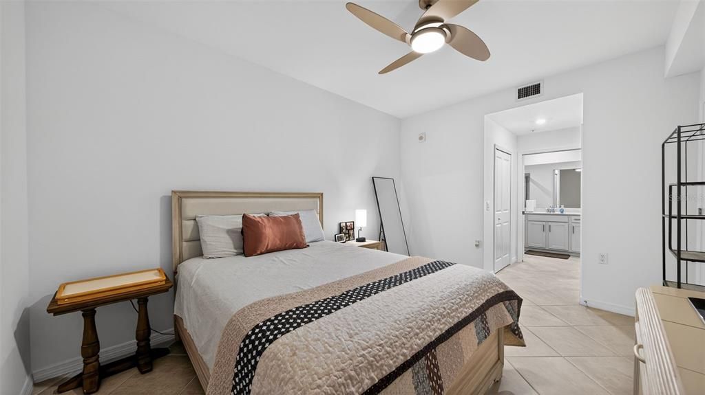 На продажу: $199,000 (2 спален, 2 ванн, 1157 Квадратных фут)