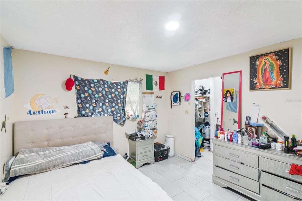 En Venta: $600,000 (4 camas, 2 baños, 2506 Pies cuadrados)