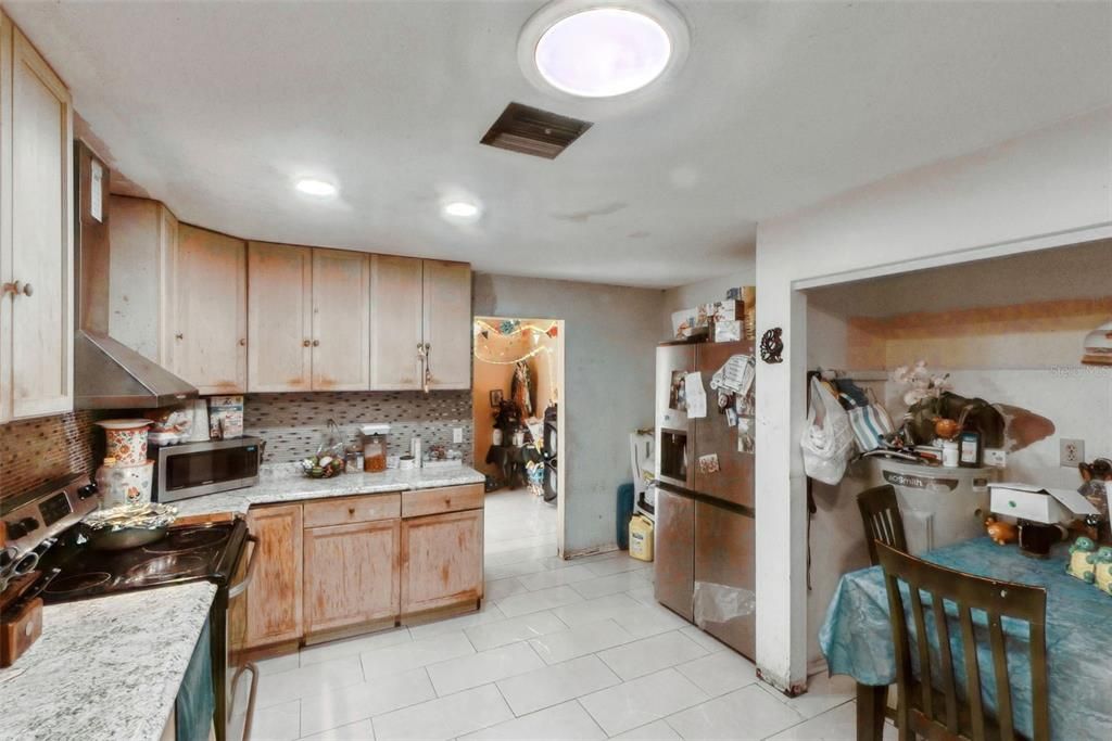 En Venta: $600,000 (4 camas, 2 baños, 2506 Pies cuadrados)