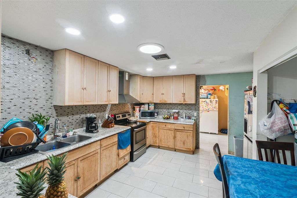 En Venta: $600,000 (4 camas, 2 baños, 2506 Pies cuadrados)