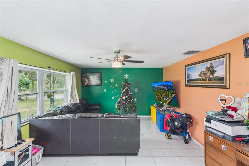 En Venta: $600,000 (4 camas, 2 baños, 2506 Pies cuadrados)