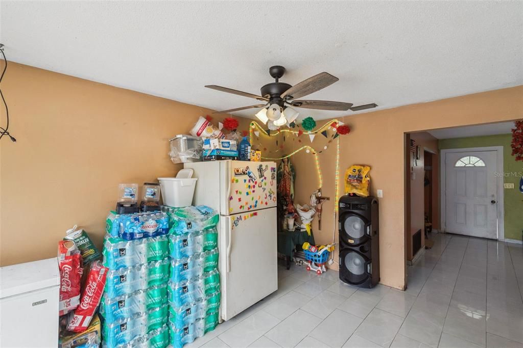 En Venta: $600,000 (4 camas, 2 baños, 2506 Pies cuadrados)